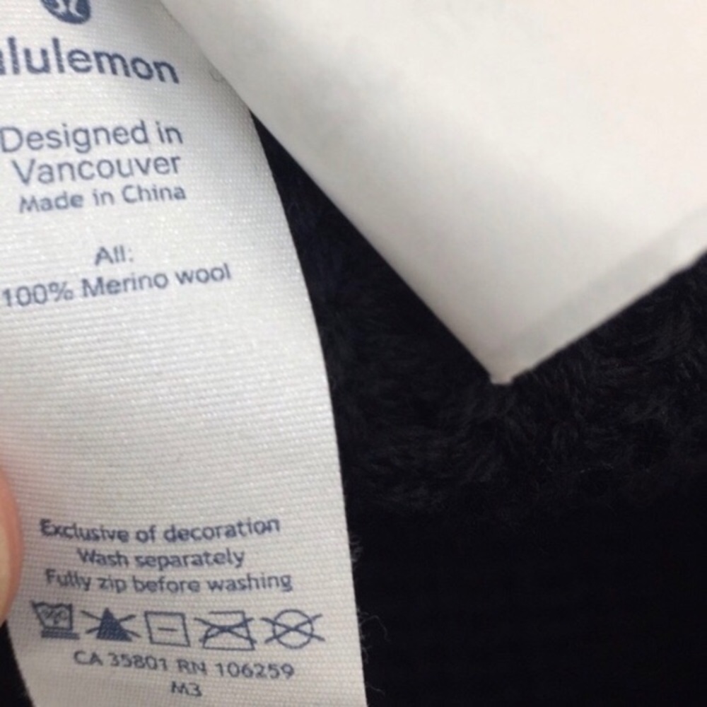 (SOLD) LULULEMON Falling Freely Neck Warmer Scarf - Picture 8 of 8